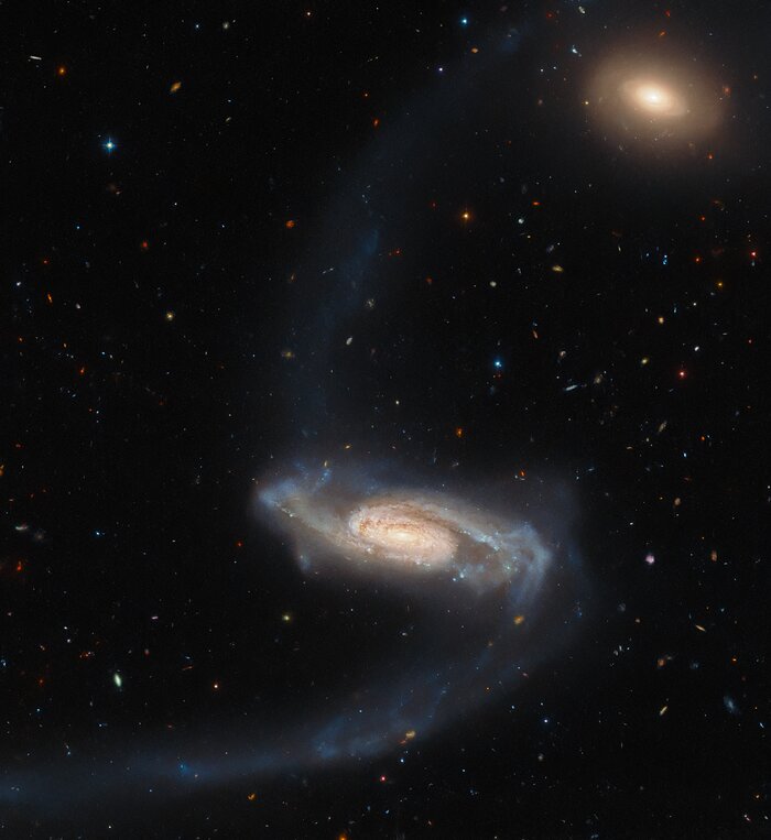 Hubble показав дивну спіральну галактику в сузір'ї Піч