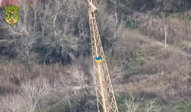 Спецназовцы подняли украинский флаг на левом берегу Днепра (ВИДЕО)