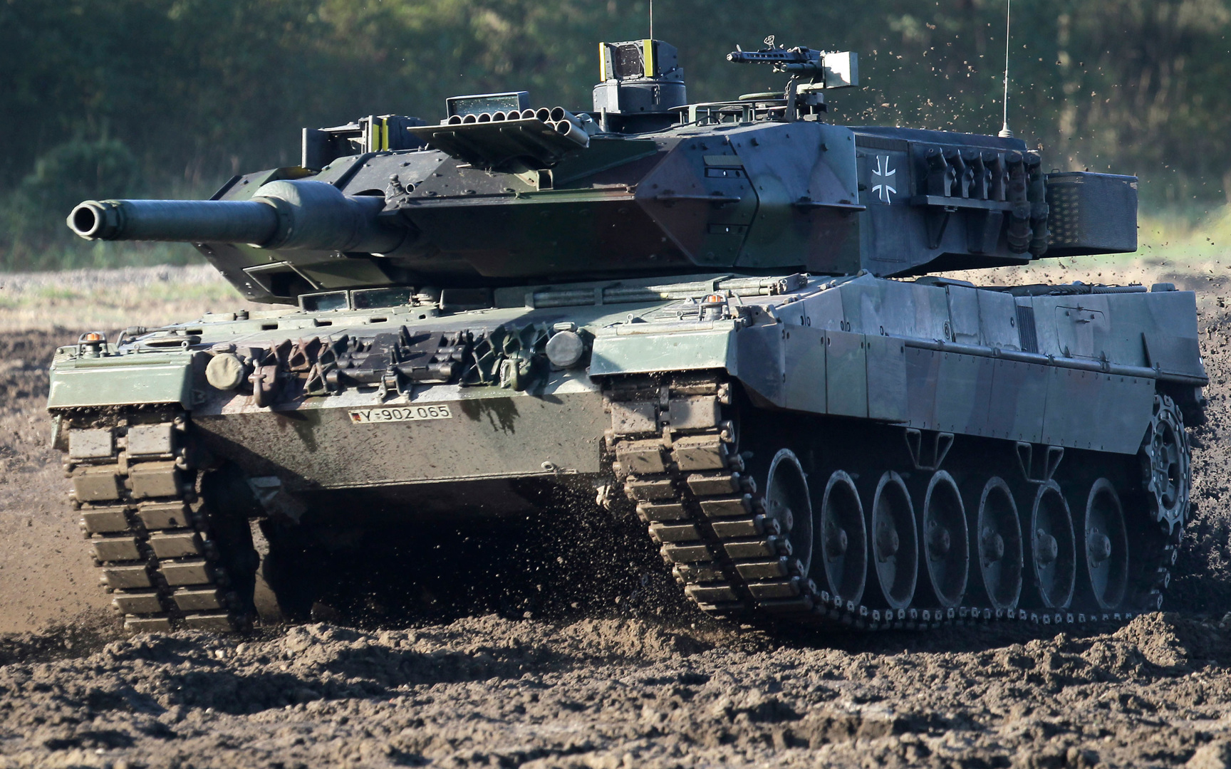 Польща розглядає можливість передачі Україні танків Leopard — WSJ