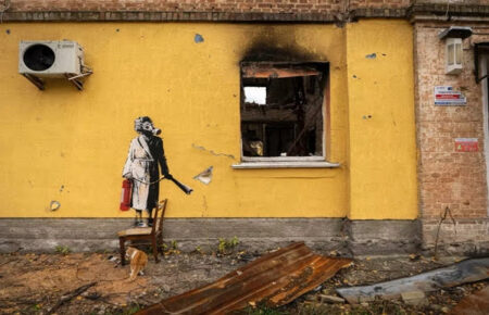 Чоловіку, який намагався вкрасти графіті Бенксі на Київщині, повідомили про підозру