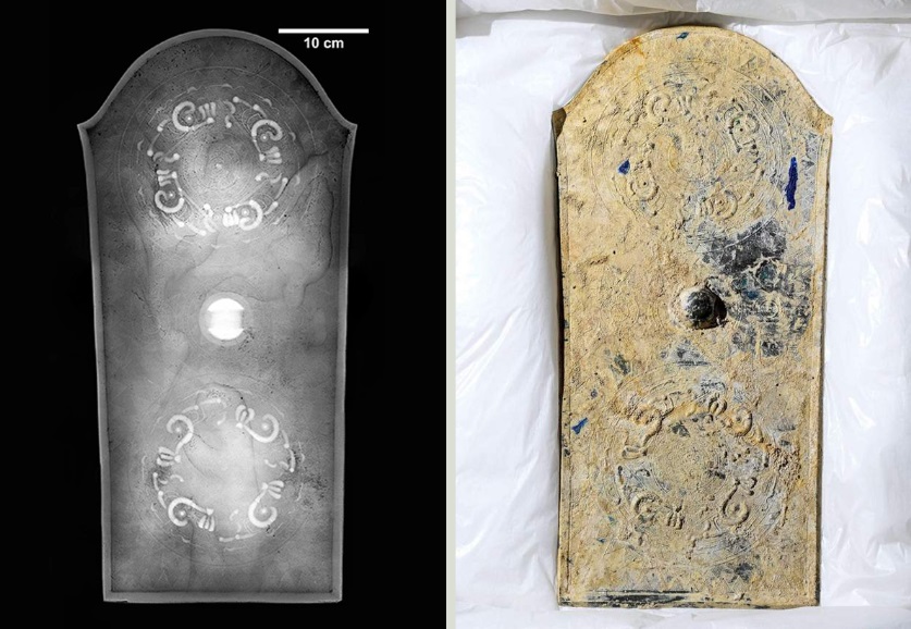 Археологи нашли в кургане в Японии меч длиной более 2 метров и бронзовое зеркало в форме щита