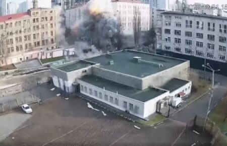 Ракетна атака на Київ 31 грудня: обстріл палацу «Україна» потрапив на відео