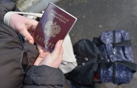 Окупанти у Горлівці пришвидшили видачу російських паспортів — Генштаб