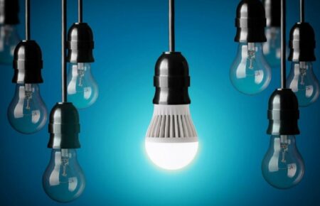 Відсьогодні українці можуть обміняти старі лампочки на нові LED: деталі