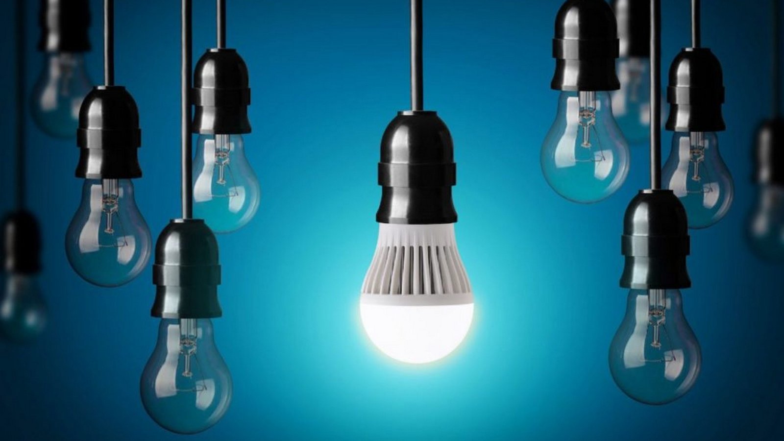 Відсьогодні українці можуть обміняти старі лампочки на нові LED: деталі
