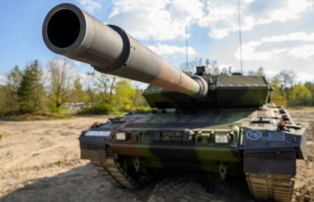 Німеччина передасть Україні 14 танків Leopard 2