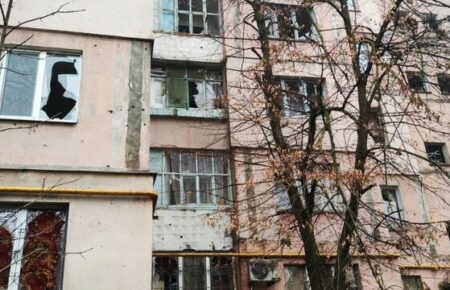 Російська армія атакувала центр Херсона: влучили у житловий будинок