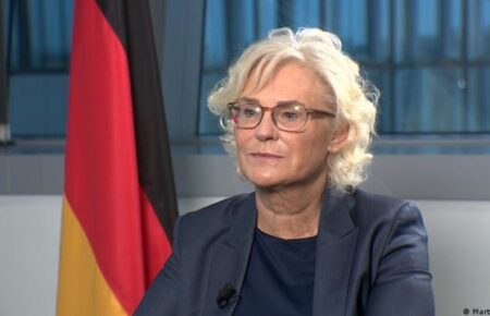 Міністерка оборони Німеччини подала у відставку — ЗМІ