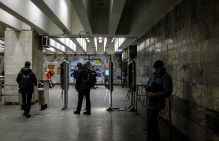 У метро Києва відновили роботу турнікетів після збою