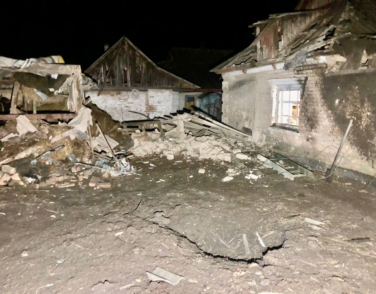 Окупанти вночі знову обстріляли дві громади Нікопольського району