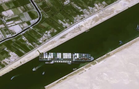Судно з українською кукурудзою сіло на мілину в Суецькому каналі