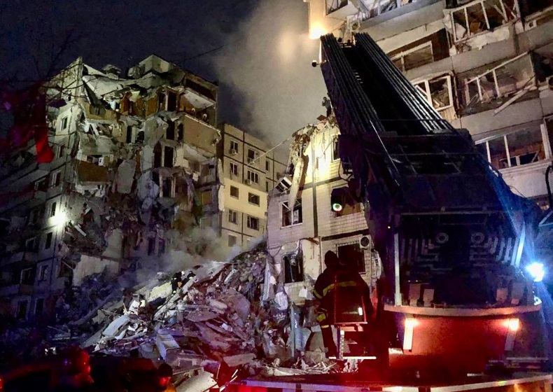 Ракетний удар по Дніпру: щонайменше двоє загиблих та майже 30 постраждалих