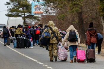 До чого готуватися українцям, які планують виїхати за кордон у 2023 році?
