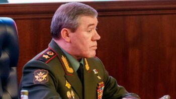 За концепцією Герасимова, на одну дію російських військових має бути три вкиди в інформаційному просторі — військовий експерт