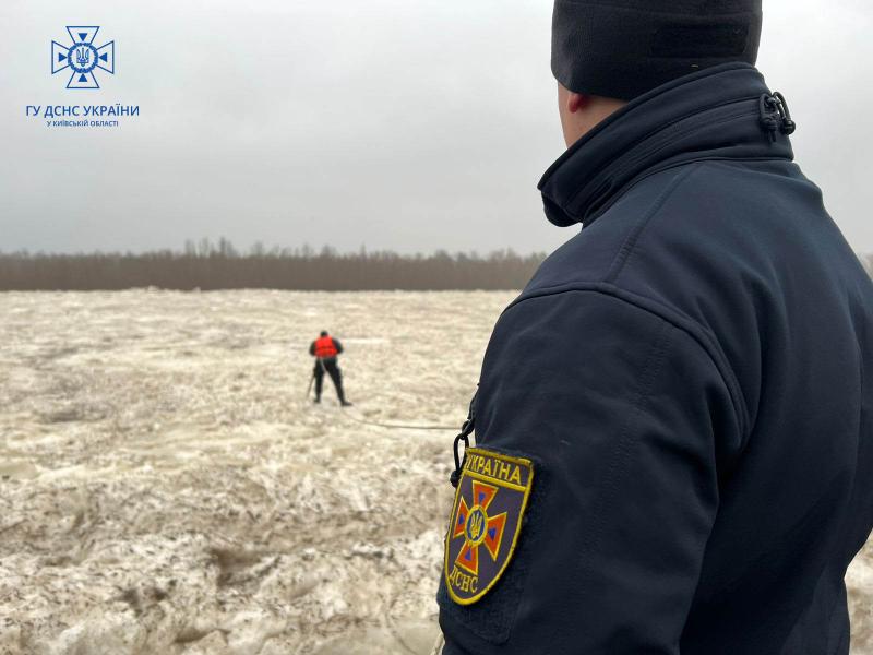 На Київщині річку Десну розблокували від крижаних заторів