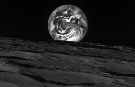 Корейский космический зонд Danuri прислал фотографии Земли и Луны
