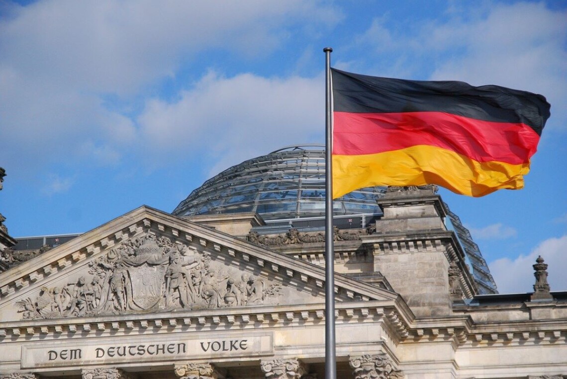 Чому Німеччина не поспішає передавати Україні «заморожені» російські гроші?