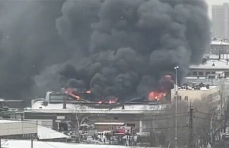 Москва палає: в столиці РФ до ліквідації масштабної пожежі залучили авіацію (ВІДЕО)