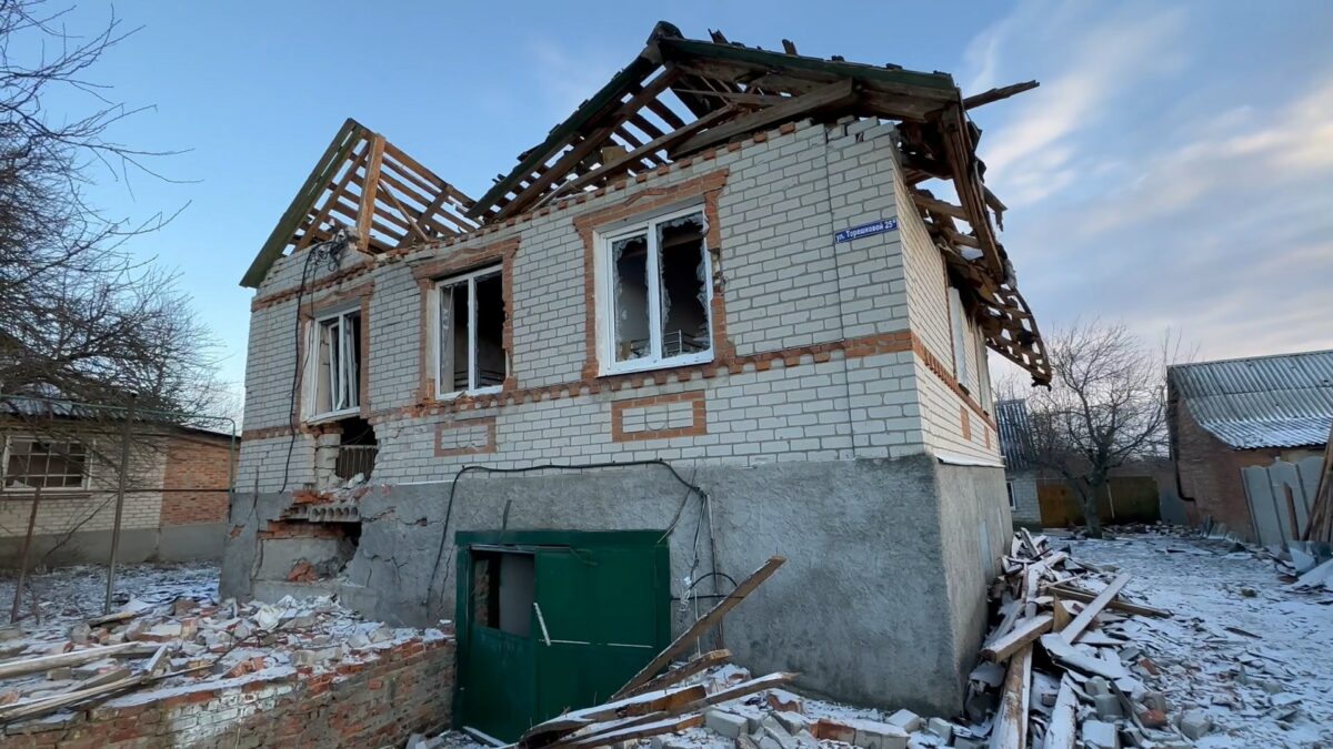 Побитий «точково», без газу та тепла: як живуть люди у прикордонному Вовчанську