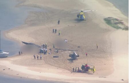 В Австралії біля парку розваг зіштовхнулись два вертольоти, чотири людини загинули