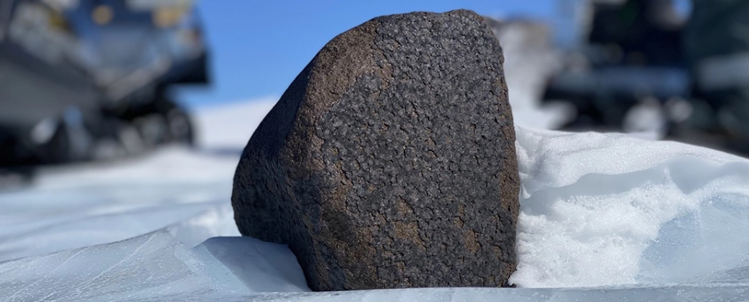 В Антарктике нашли один из самых крупных метеоритов за последние 100 лет