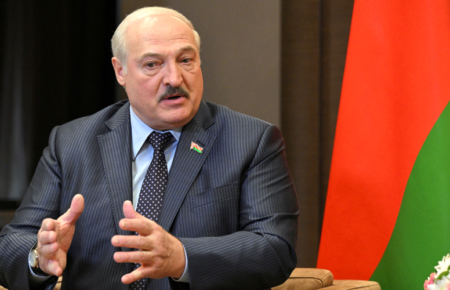 Лукашенко летить до Сі Цзіньпіна, бо йому треба сильніший покровитель, ніж Путін — політолог
