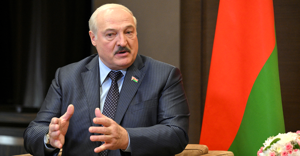 Лукашенко летить до Сі Цзіньпіна, бо йому треба сильніший покровитель, ніж Путін — політолог