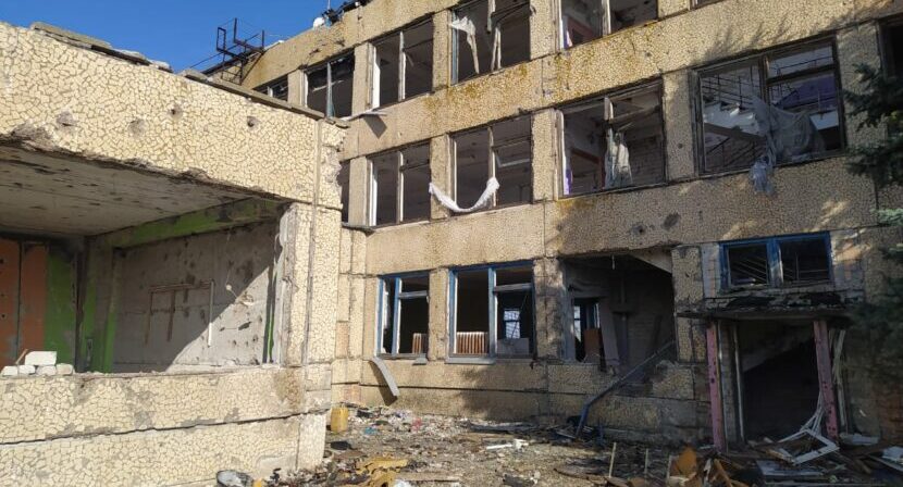 Російські окупанти обстрілюють лікарні і школи на Херсонщині