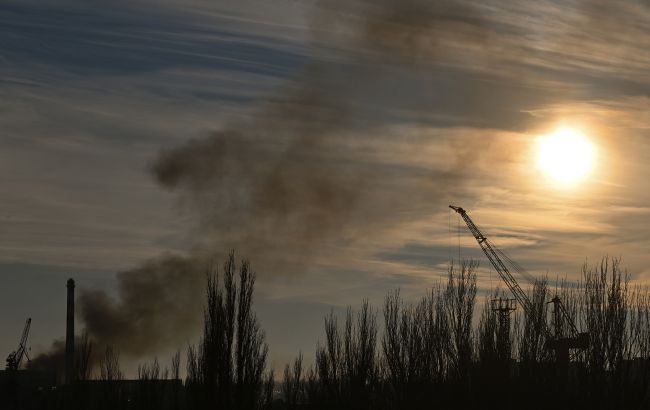 Російські війська обстрілюють Херсон: гучні вибухи чути по всьому місту