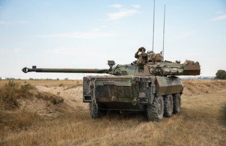 Франція до кінця наступного тижня передасть Україні колісні танки AMX-10RC