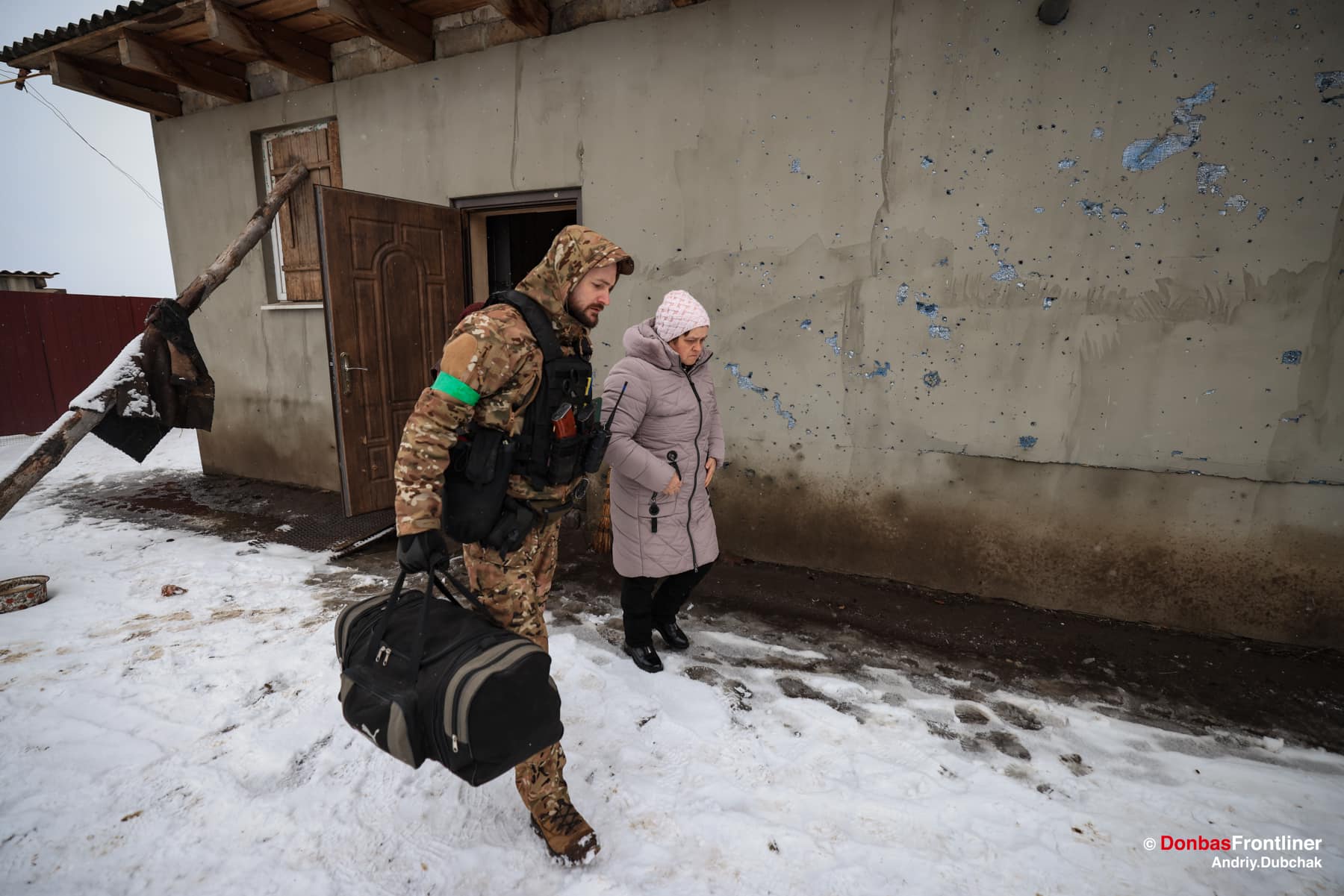 «Росіяни стріляють і стріляють, уже нерви здають» — мешканка Невського на Луганщині (ФОТО)