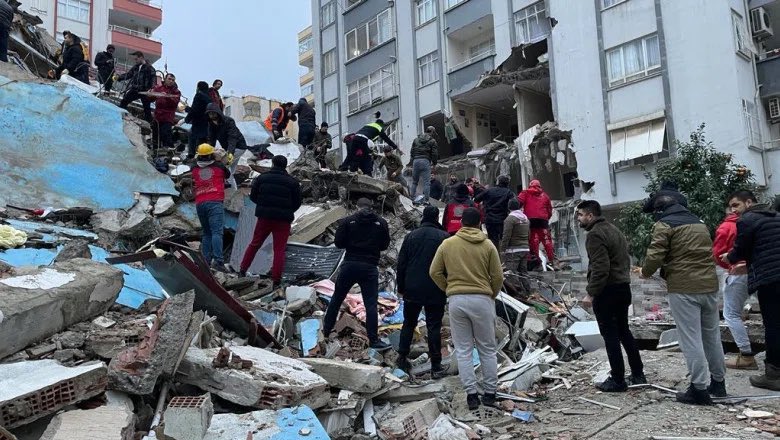Кількість загиблих внаслідок землетрусу у Туреччині сягнула понад 900 — Ердоган
