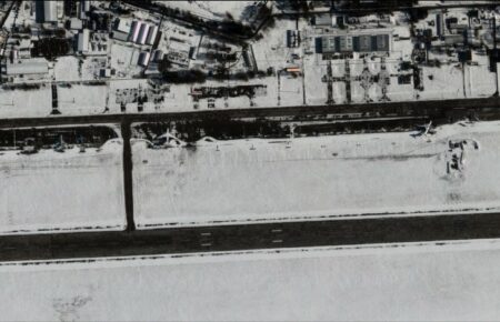 Опублікували супутникові знімки аеродрому в Мачулищах після вибухів