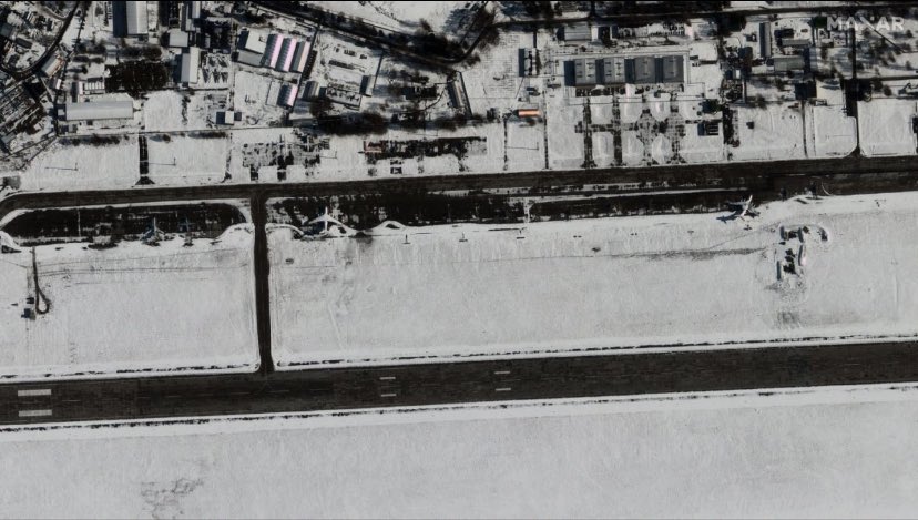 Опублікували супутникові знімки аеродрому в Мачулищах після вибухів