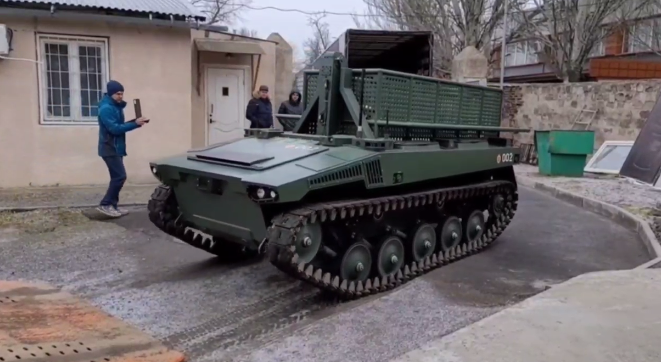«Охотники за Леопардами»: оккупанты завезли на Донбасс устройства, которые якобы могут попасть в танки западного образца