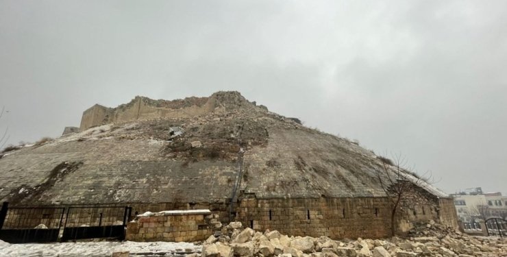 Землетрясение в Турции разрушило древнюю крепость Газиантеп