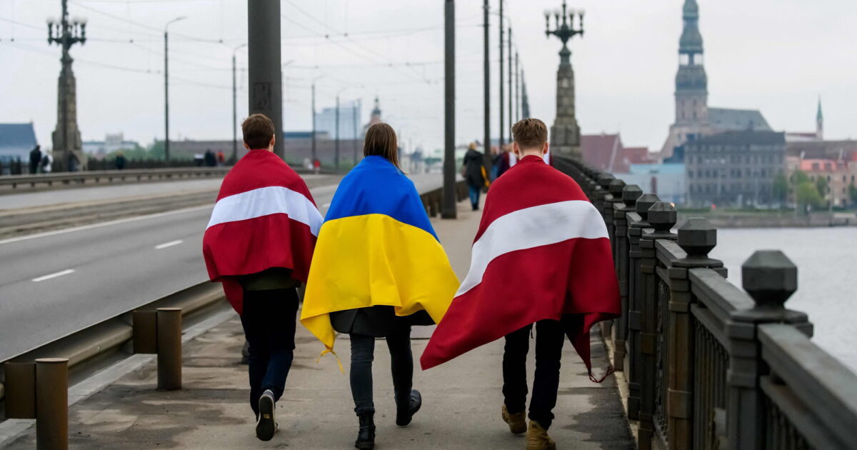 Латвия будет передавать украинской армии автомобили, изъятые у пьяных водителей