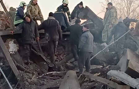 Росіяни вдарили з авіації по Чернігівщині: троє людей під завалами