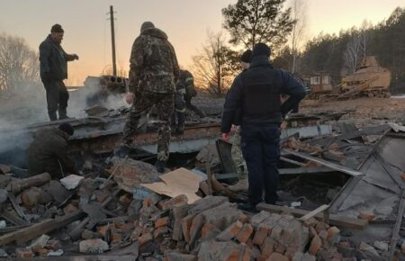 Військові показали наслідки авіаракетного удару по Чернігівщині (ФОТО)