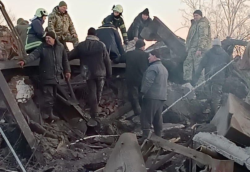 Росіяни вдарили з авіації по Чернігівщині: троє людей під завалами
