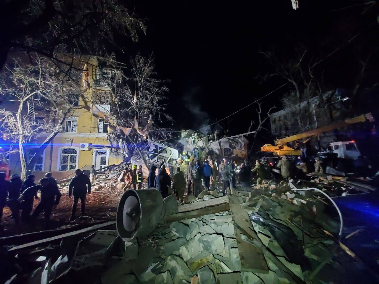 Російські окупанти вдарили ракетою по житловому будинку у Краматорську (ОНОВЛЕНО)