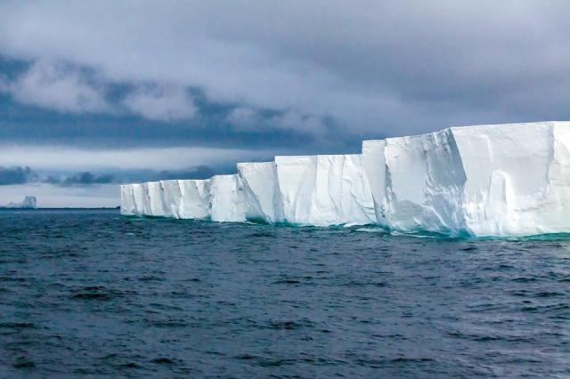 В Антарктиде теплая вода проникает в ледник Судного дня и постепенно растапливает его