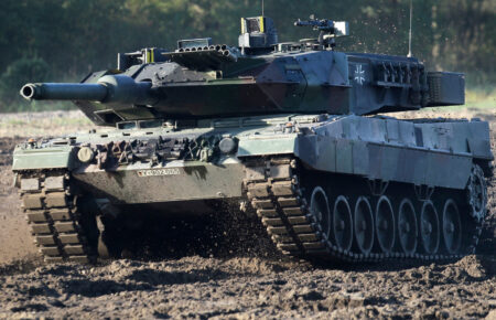 Іспанія передасть Україні 6 танків Leopard — прем'єр
