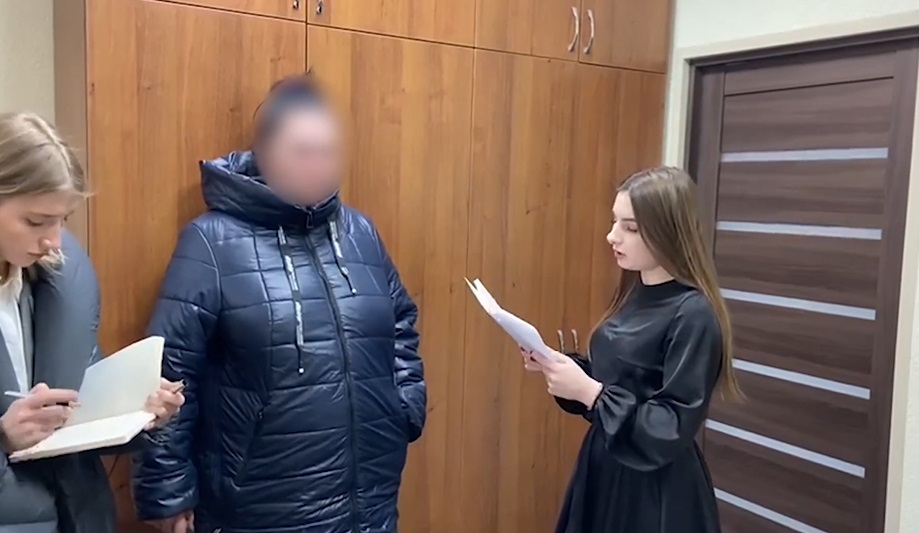 На Київщині жінка та її співмешканець ґвалтували та катували неповнолітніх дітей