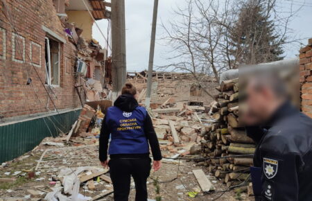 Соседи выкапывали людей из-под завалов — журналистка об обстреле россиянами Белополье