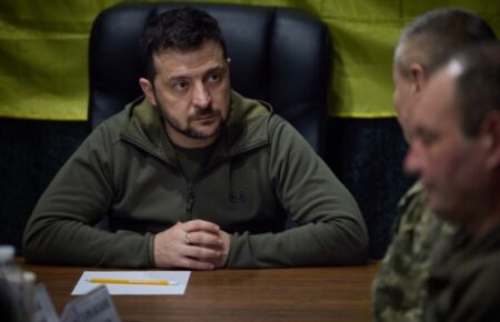Зеленський уперше провів засідання Ставки головнокомандувача на виїзді