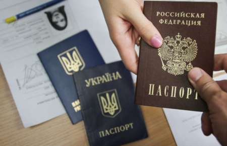 Примусова паспортизація триває, але людям кажуть, що участь у «виборах» восени можна буде взяти і за українським паспортом — мер Мелітополя