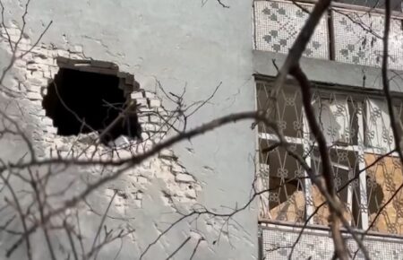 Россияне обстреляли Корабельный район Херсона: видео последствий