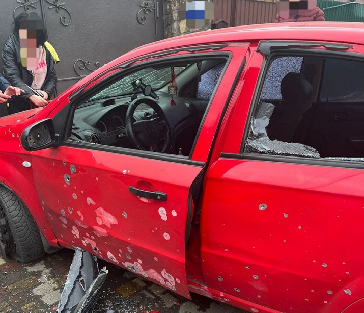 Окупанти вдарили касетними боєприпасами по Краматорську, є жертви та руйнування (ФОТО)