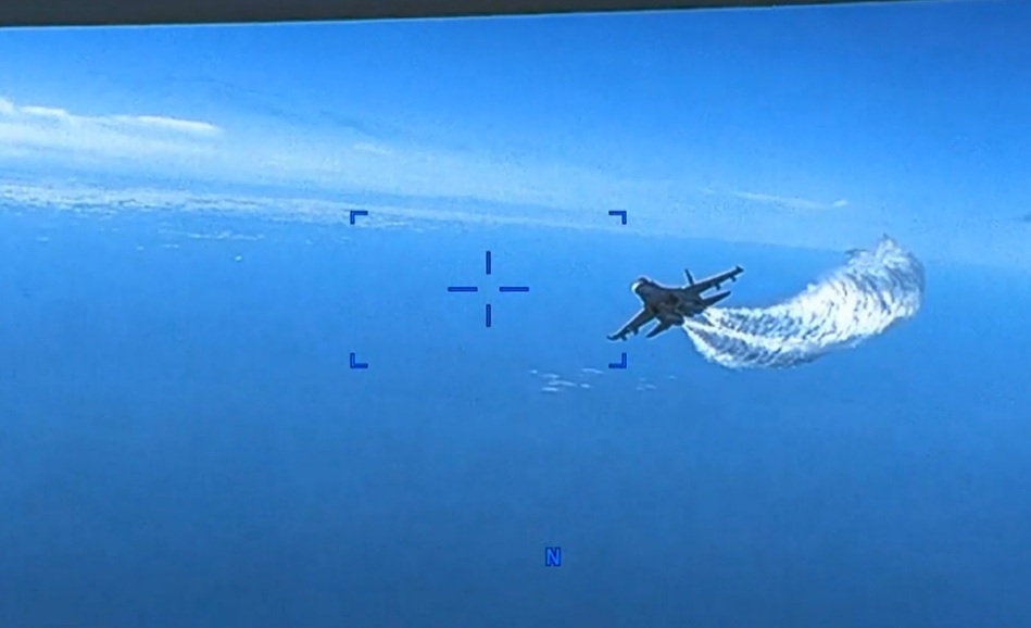 США показали відео перехоплення російським винищувачем американського дрона у Чорному морі 